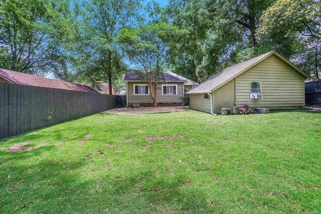 Building Photo - 1253 Magnolia Curve