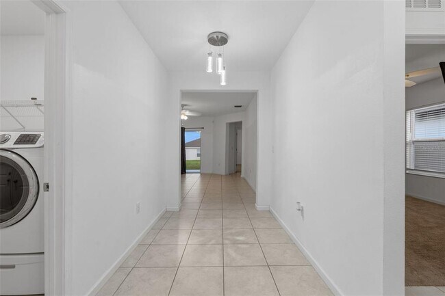 Building Photo - 836 Cambridge Dr