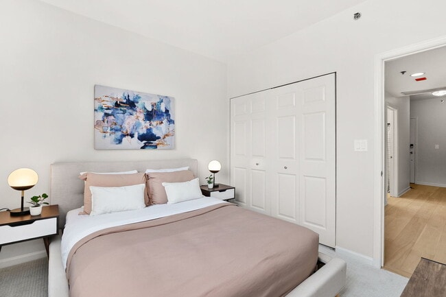 Building Photo - 400 W Ontario St