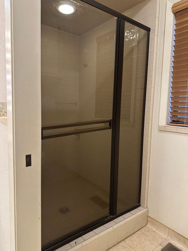 Building Photo - Available now, Executive 4 bdrm home with pool & hot tub!