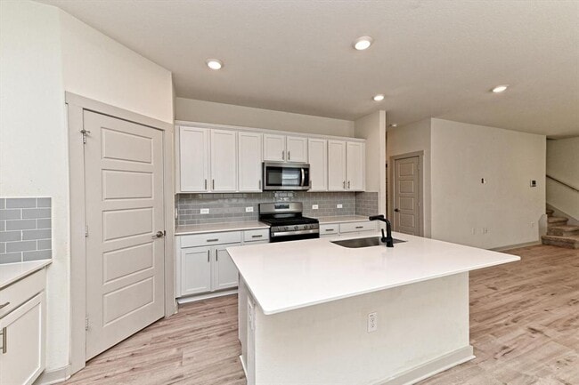 Building Photo - 13700 Lubeck Dr
