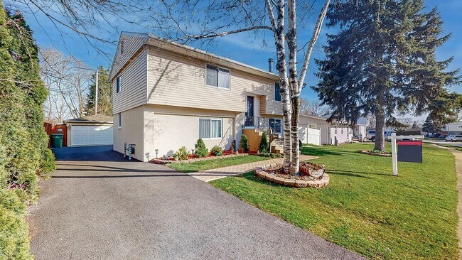 Building Photo - 717 Geneva Ave