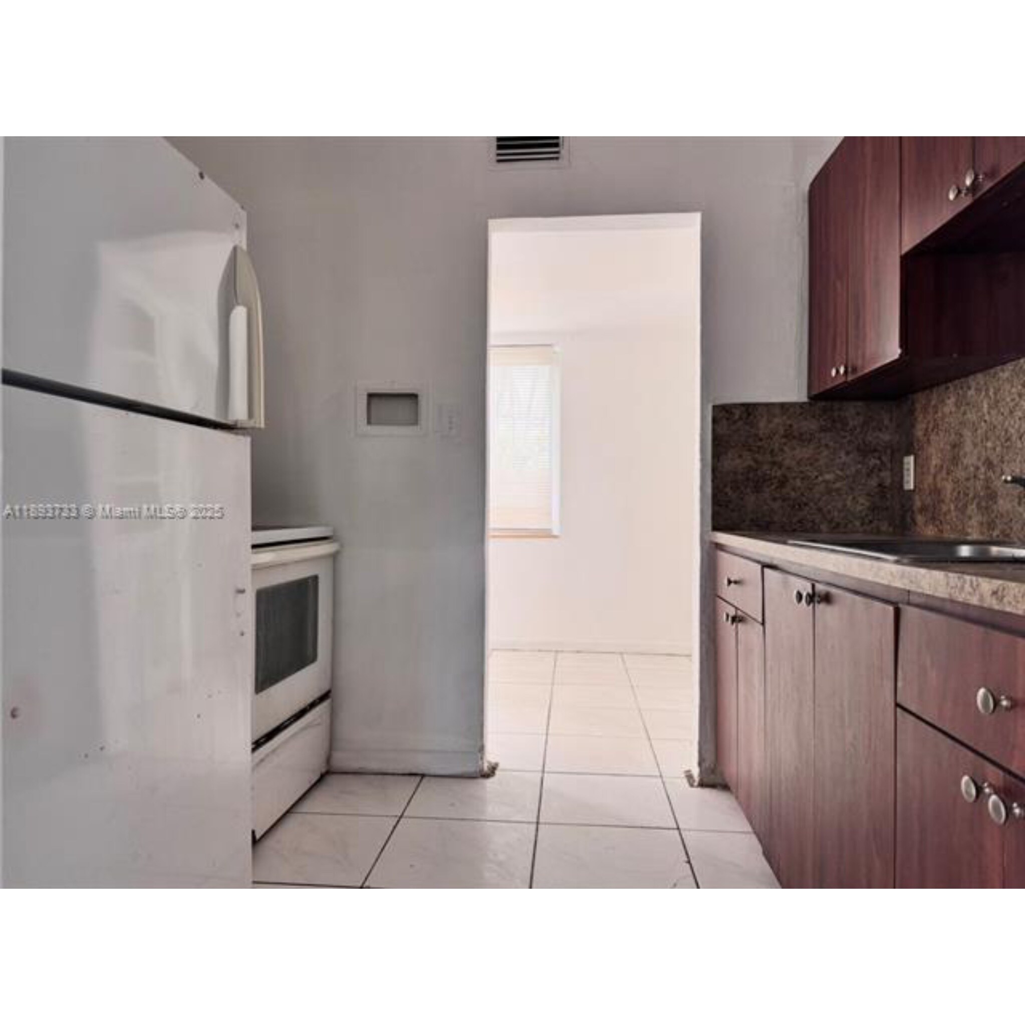 Building Photo - 550 NW 118th St