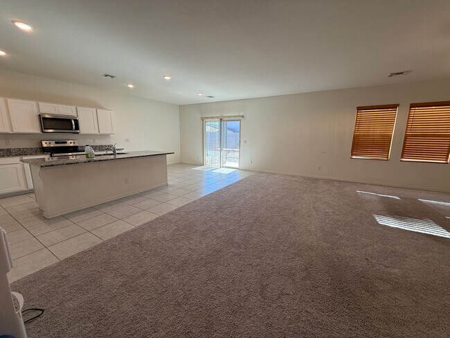 Building Photo - Spacious 5 bed 4.5 bath home in Florence, AZ!