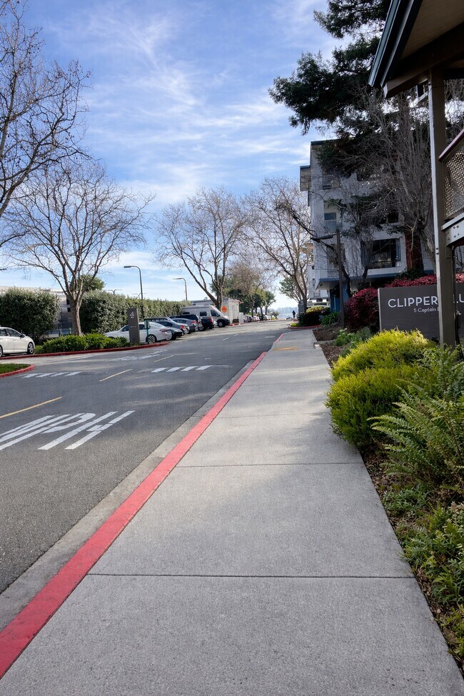 Building Photo - 4 Commodore Dr