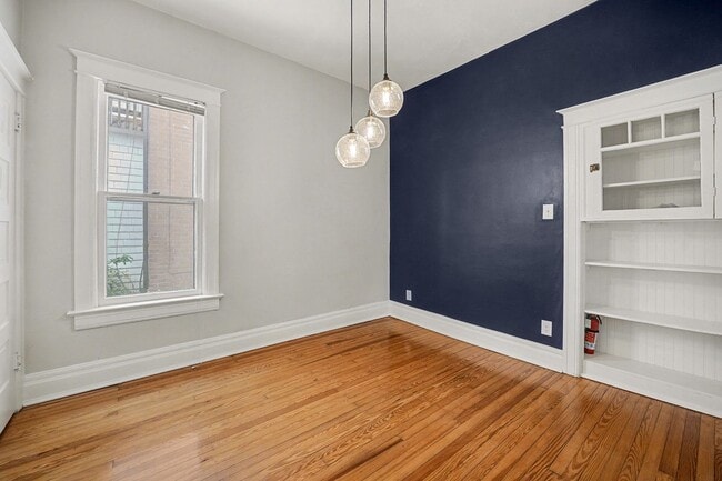 Building Photo - 2 Bed 2 Bath Home for Rent In Wash Park area!