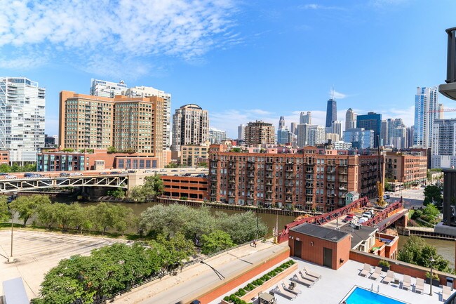 Building Photo - 501 N Clinton St