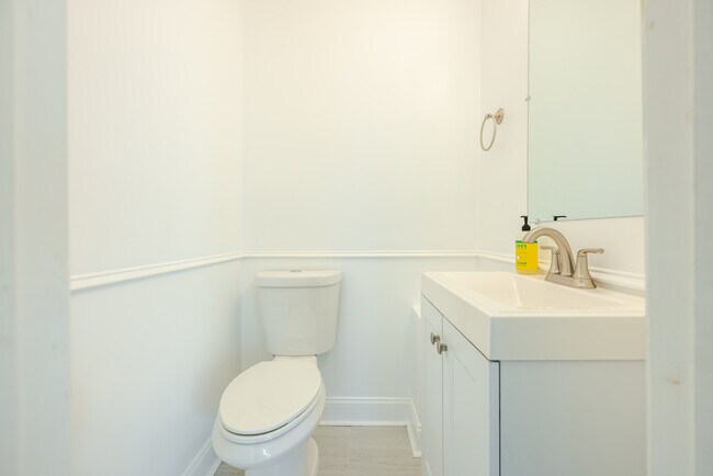 Building Photo - 2726 10th St NE