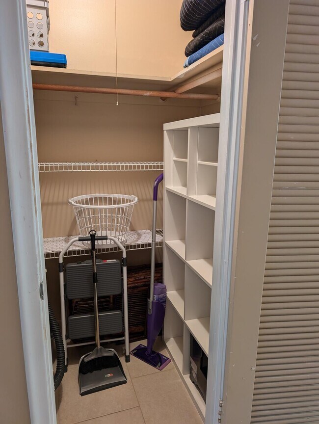 Building Photo - 190 Easthampton H