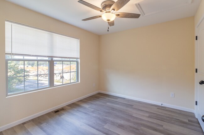 Building Photo - 933 Warrior Hill Dr