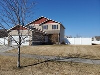 Building Photo - Beautiful 4 bedroom 3 bath home in the Landings!