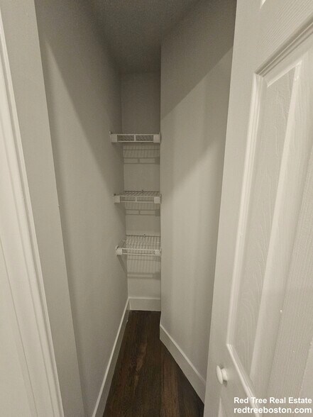 Building Photo - 24 Phillips St