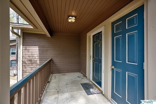 Building Photo - 2041 Greenwood Plz SW