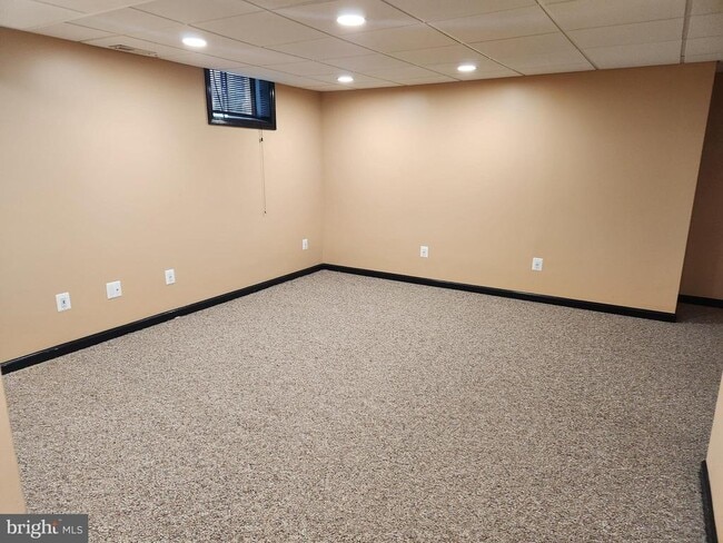 Building Photo - 449 Oakmont Ct