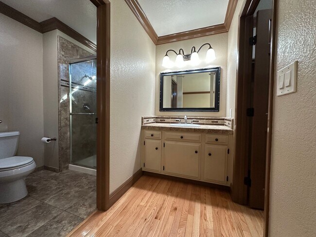 Building Photo - Single Story 3 Bedroom, 3 Full Bath / Best...