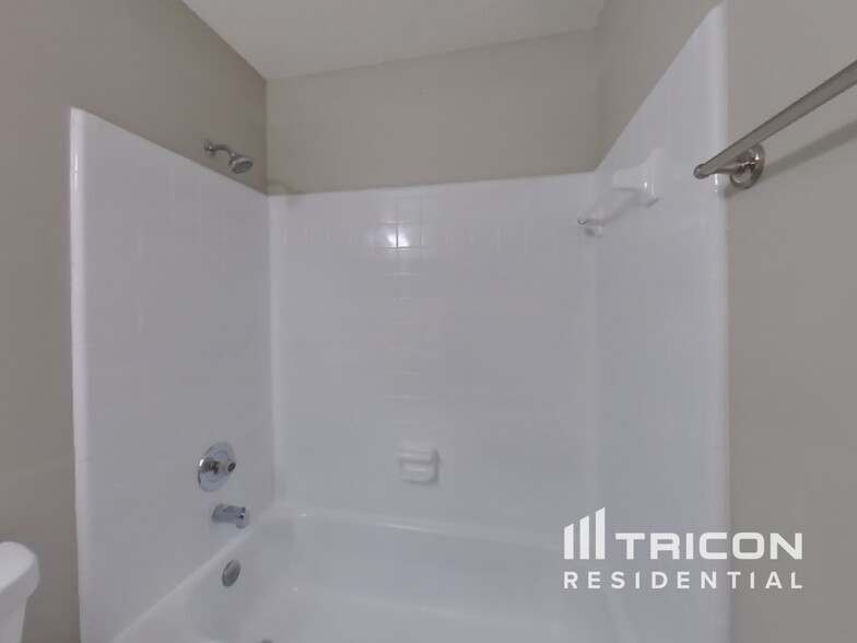 Building Photo - 3572 Raymur Villa Dr