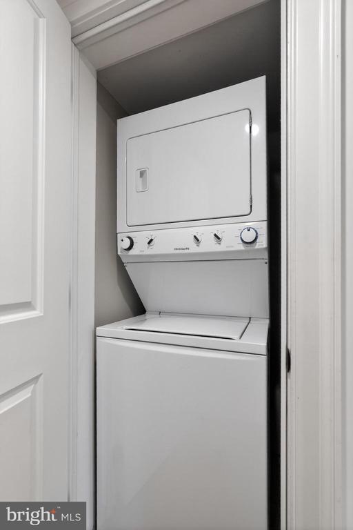 Building Photo - 200 W Wayne Ave