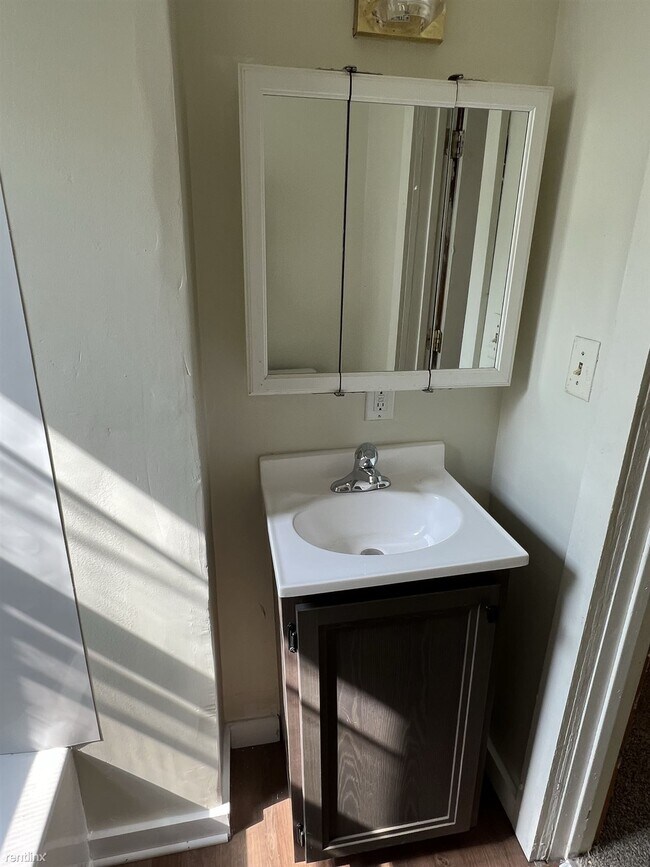 Building Photo - 4 br, 2 bath House - 414 Woodlawn Street S...