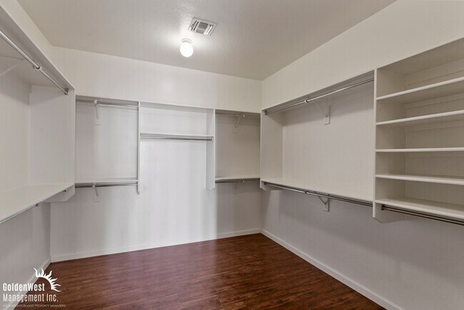 Building Photo - Beautiful 4Bdm 2.5Ba Tuscan-Inspired Home Located in the Norterra Area of Phoenix!