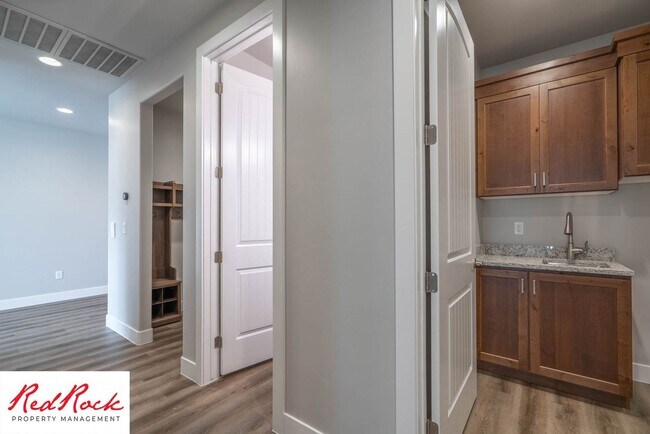 Building Photo - Beautiful 4-Bedroom 2.5 Bath with a 3 Car ...