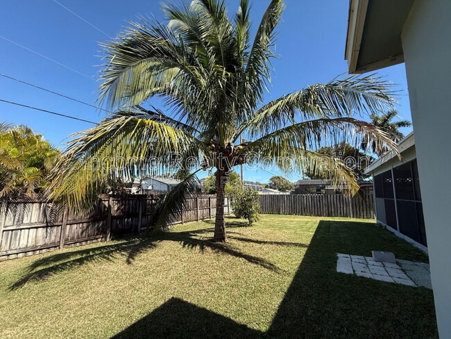 Building Photo - 671 NW 17th St