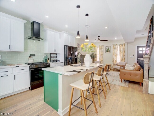 Building Photo - 16 Eagles St