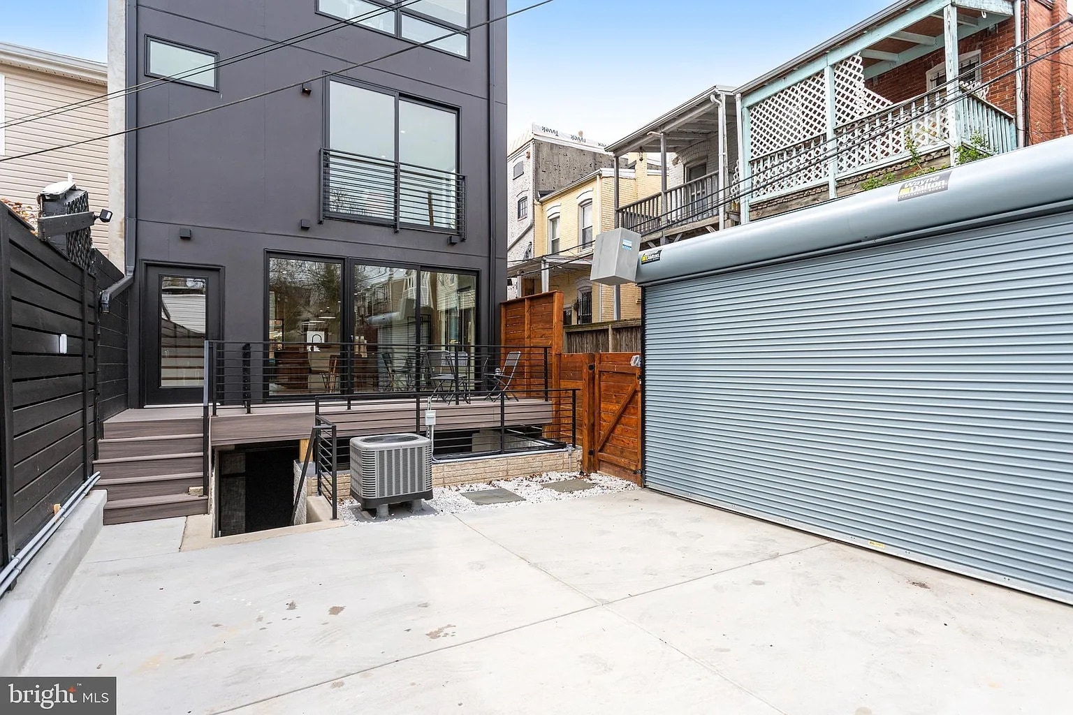 Building Photo - 1023 Irving St NW