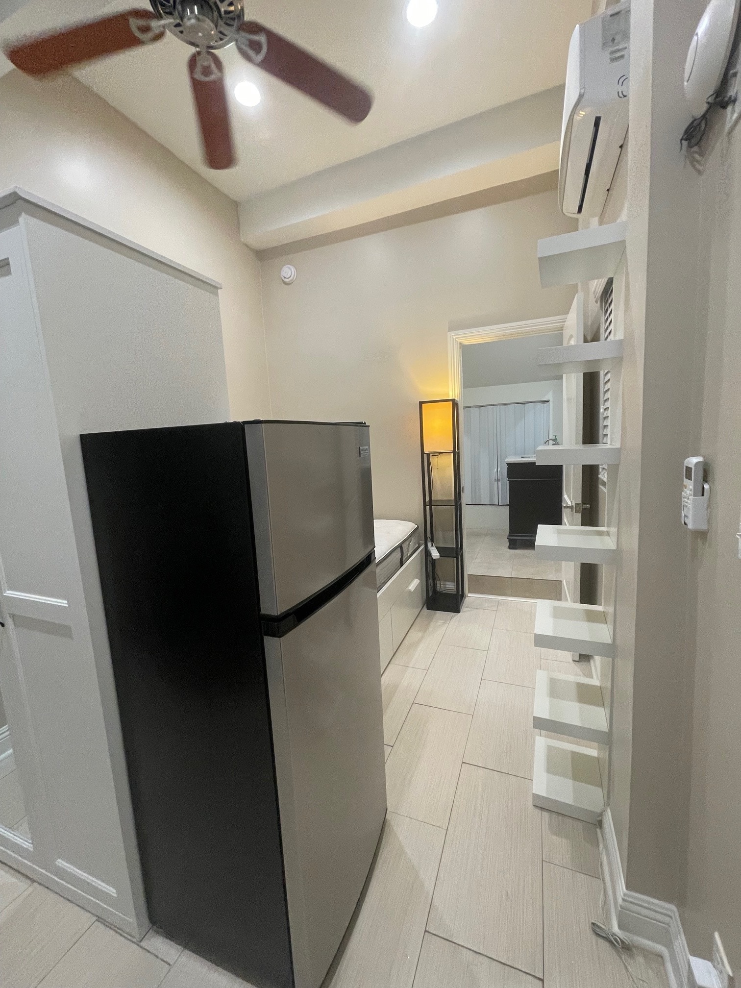 Building Photo - 7524 Fountain Ave