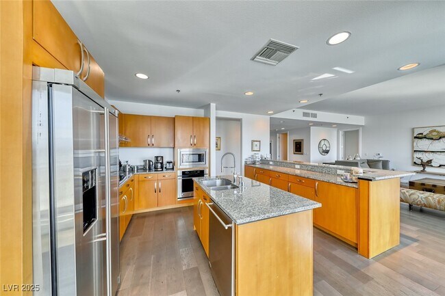 Building Photo - 4525 Dean Martin Dr