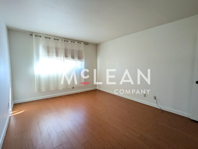 Building Photo - Amazing One Bedroom in South Palm Springs