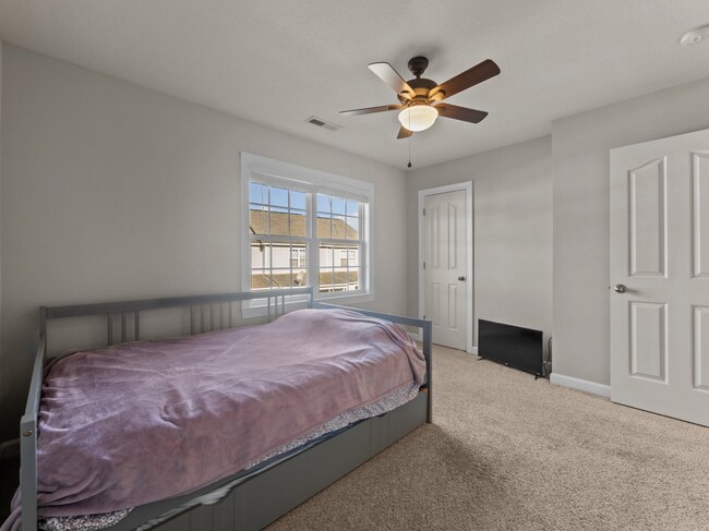 Building Photo - 603 Streamwood Dr