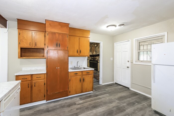 Building Photo - 2250 Darlington Dr