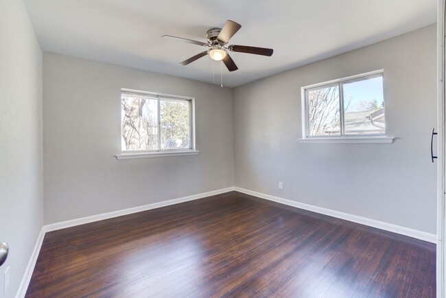 Building Photo - Gorgeous Midtown 3 Bedroom Remodel!