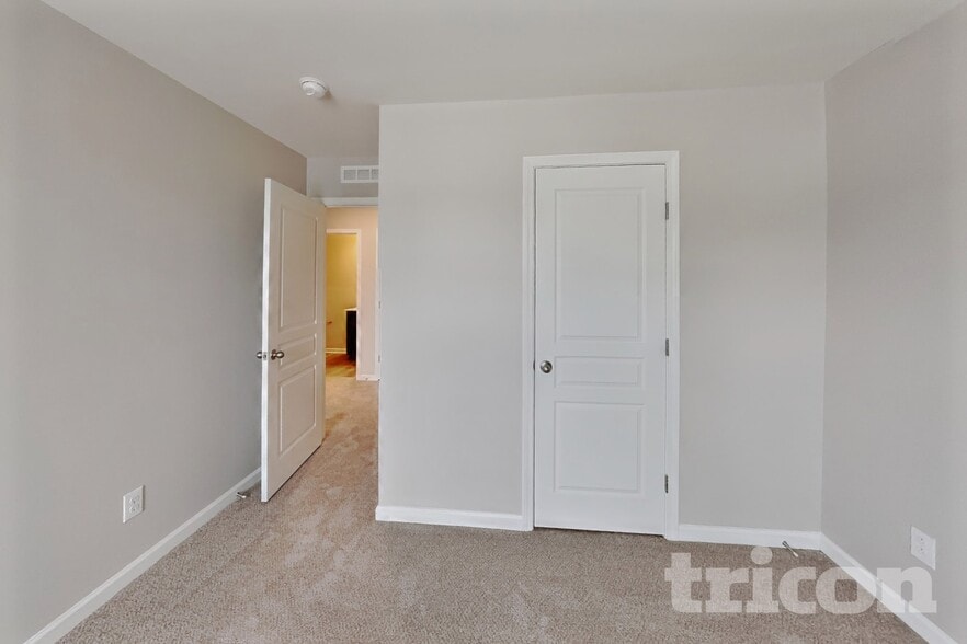 Building Photo - 923 Avondale Dr