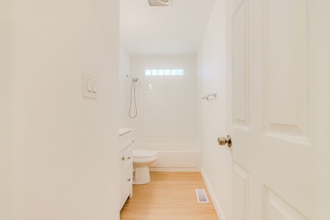 Building Photo - 4 Bedroom 1 Bathroom Covington Home for Rent