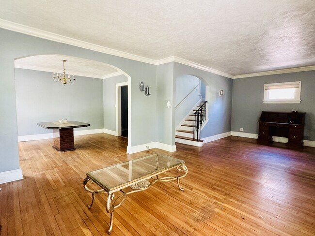 Building Photo - 1508 Parkhill Rd