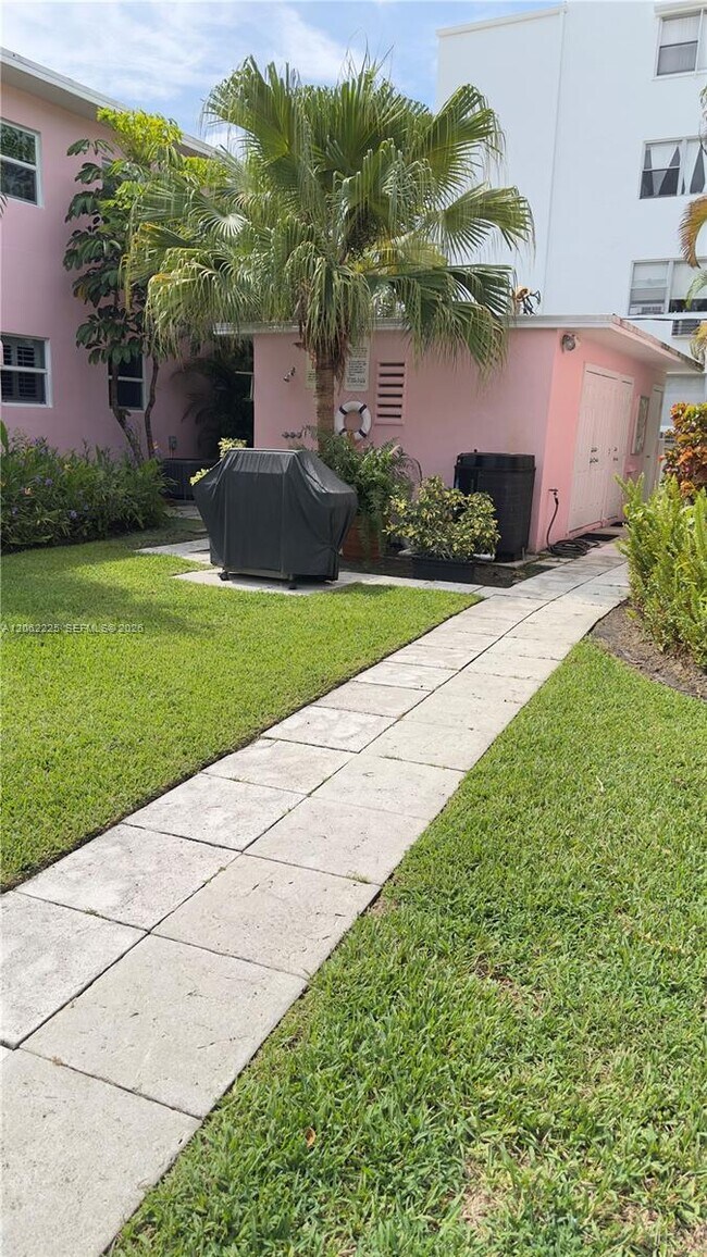Building Photo - 700 Bayshore Dr