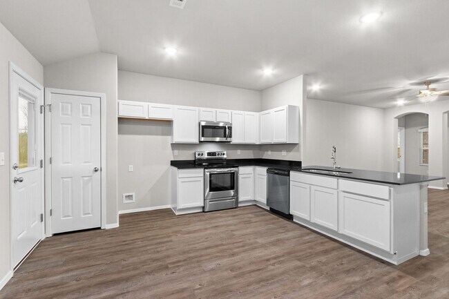 Building Photo - Gorgeous home ready for you!