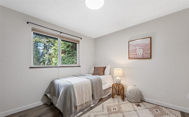 Building Photo - Stunning 4-Bedroom, 2.5-Bath Remodeled Home in Rushmore, Gig Harbor