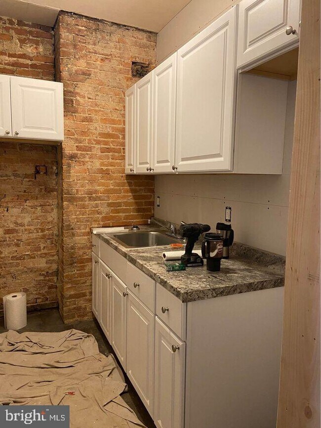 Building Photo - 124 E Gay St