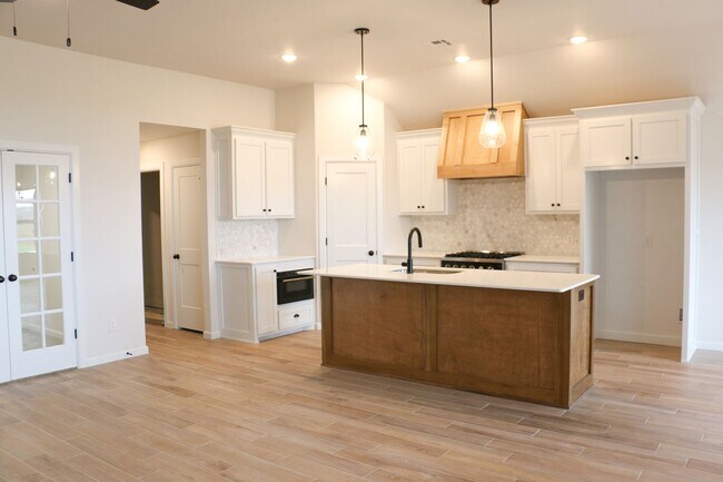 Building Photo - Brand New Home in Shawnee!