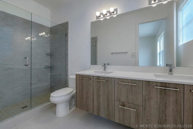 Building Photo - 405 NE 35th Ct