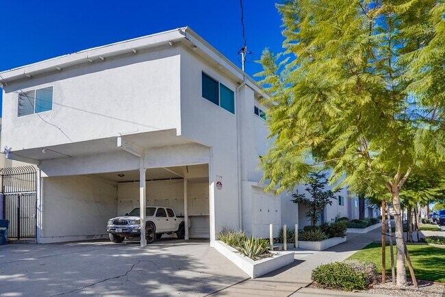 Parking - 715 Marlborough Ave