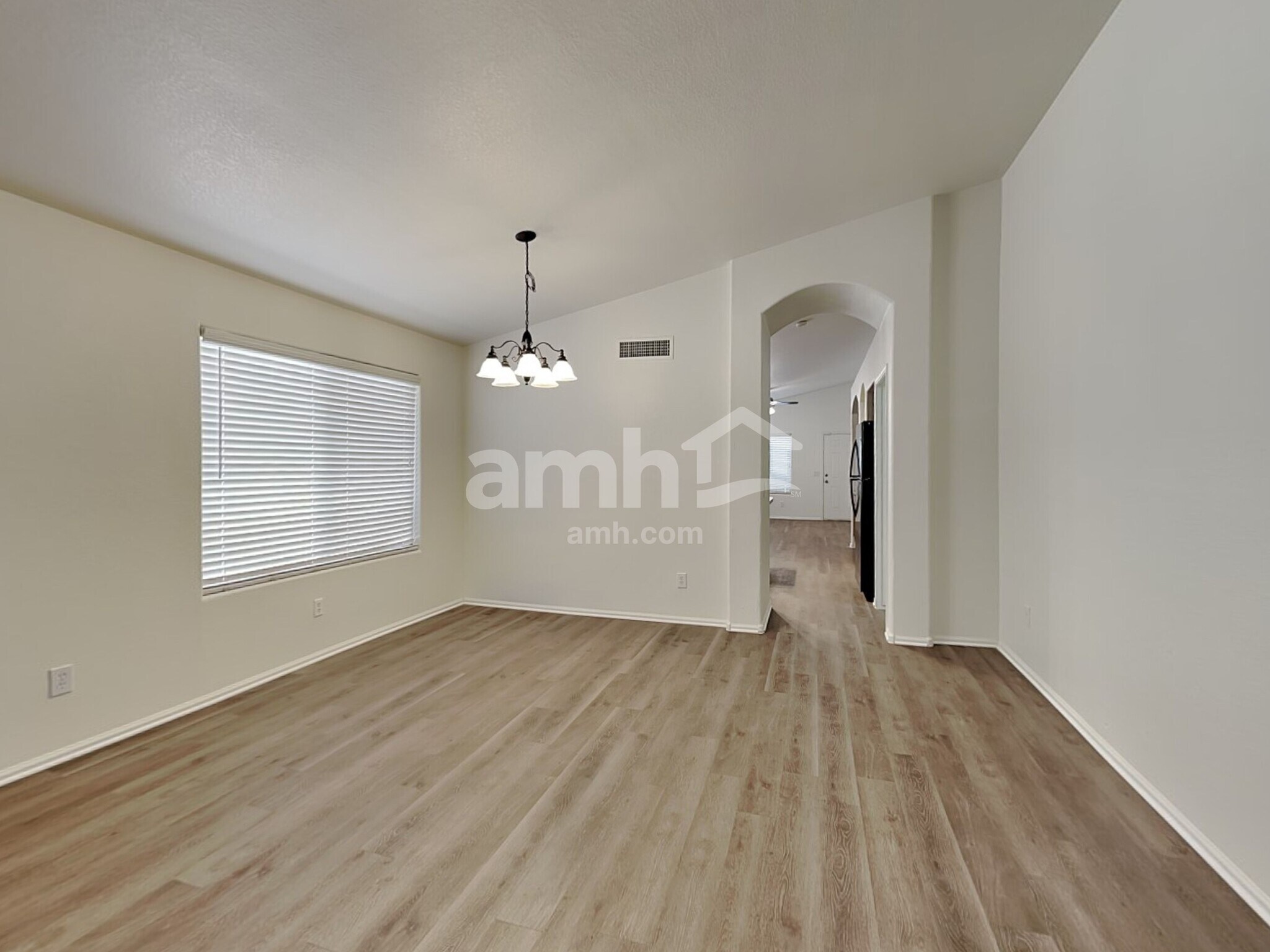 Building Photo - 2220 W Madre Del Oro Dr