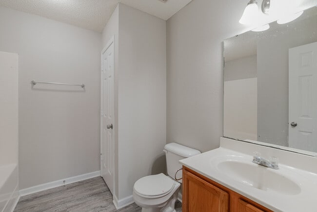 Building Photo - 402 Wincrest Ln