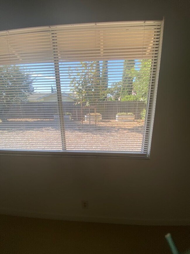 Building Photo - 1118 Woodridge Dr