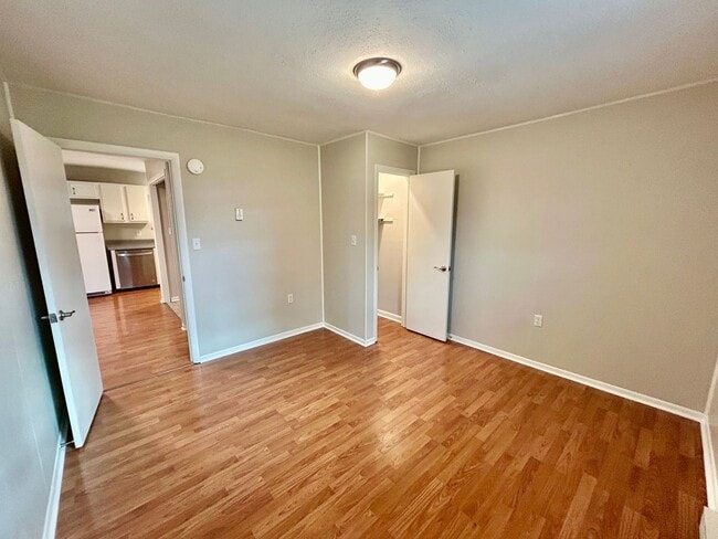 Building Photo - Spacious 2-Bed 1-Bath in Mount Sterling!