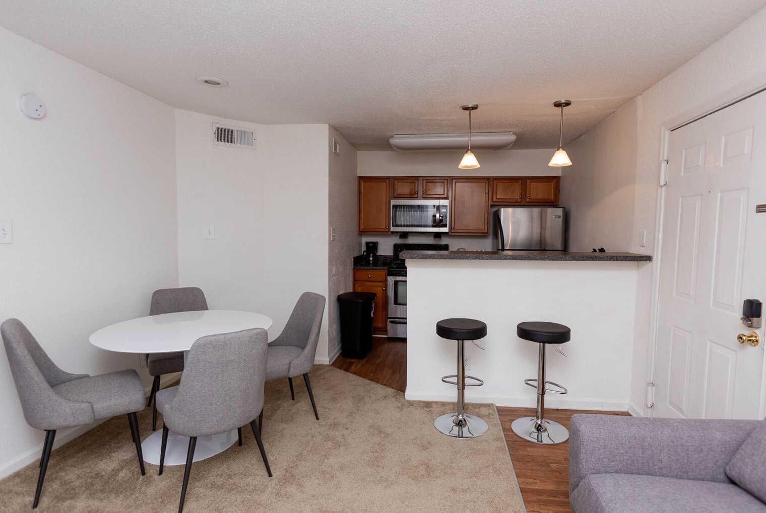 Building Photo - 915 Cameo Dr