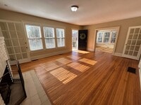 Building Photo - Central - Beautifully Restored and Updated Apartment