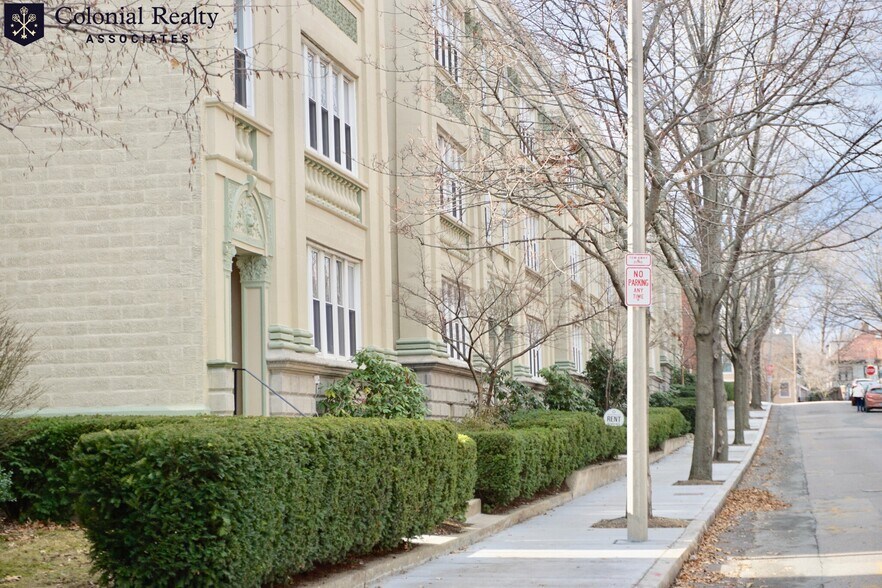 Building Photo - 68 Egmont St